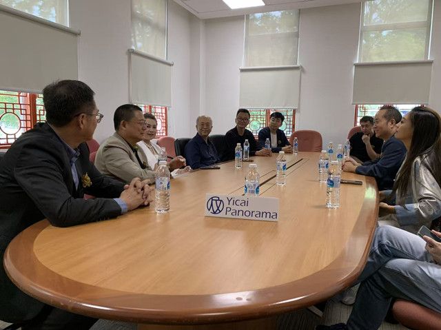 图说：一财全球人文沙龙的第一场活动在轻松的学者交谈中拉开序幕